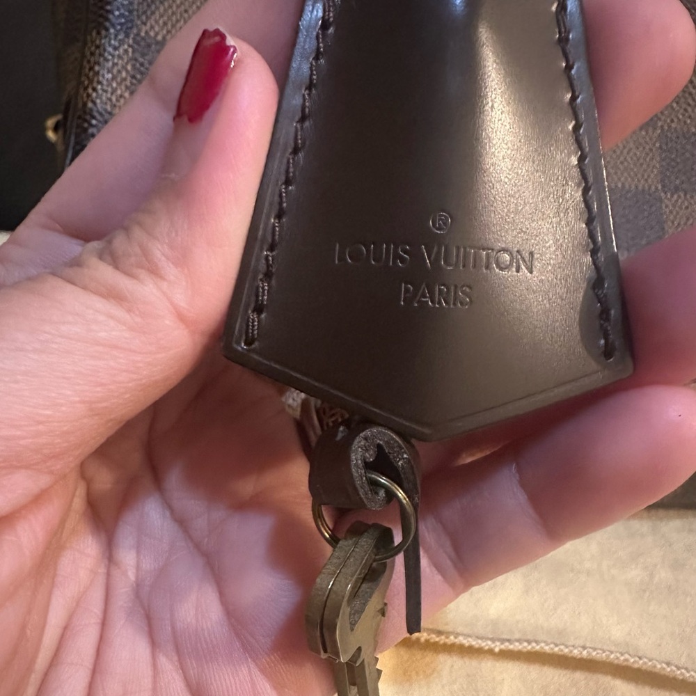 Authentic L.V - Picture 11 of 16